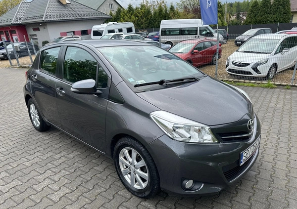 Toyota Yaris cena 27900 przebieg: 199000, rok produkcji 2013 z Ciechanów małe 137